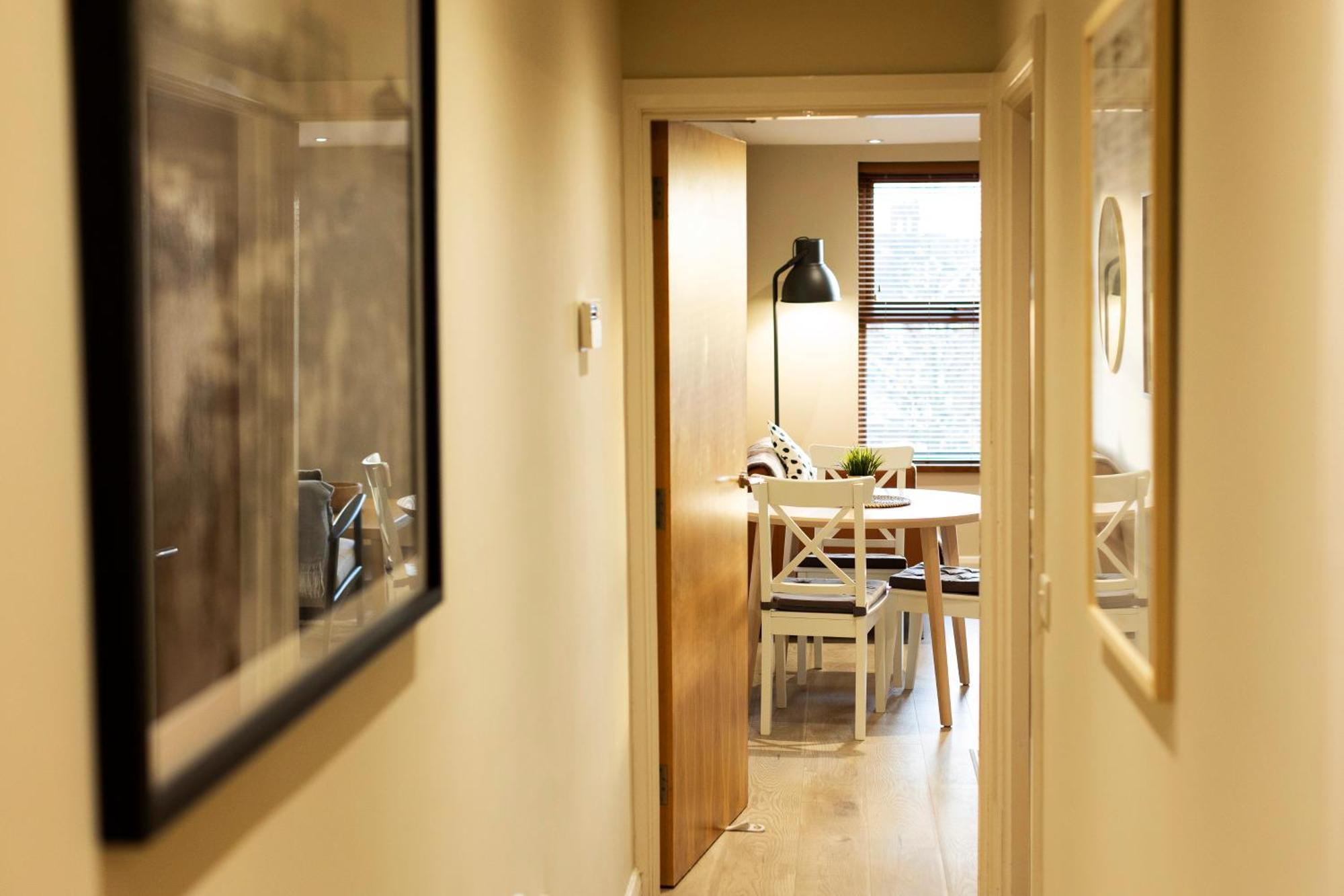Apartment The Titanic -1bd Trendy Ap -gold Short Term Belfast