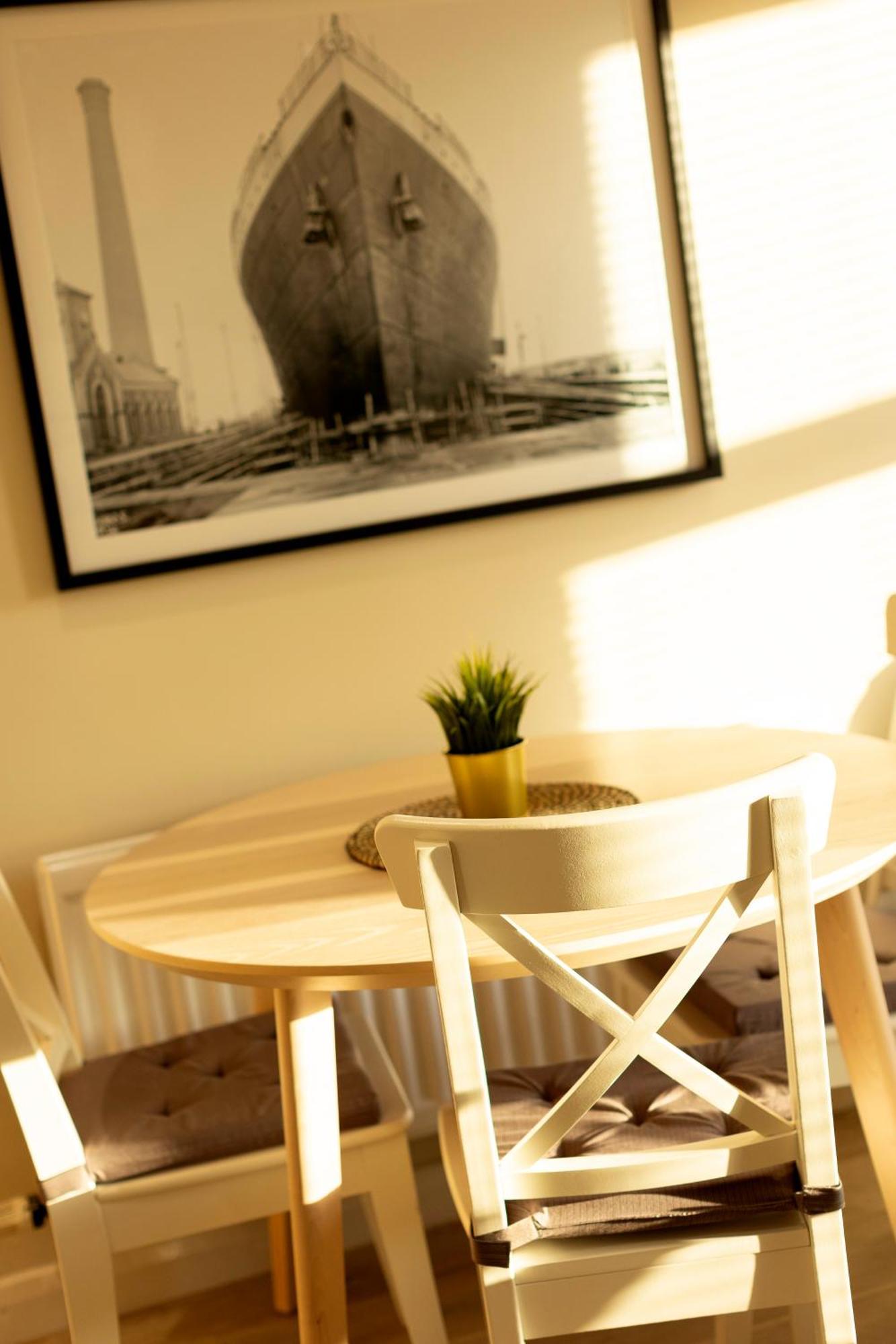Apartment The Titanic -1bd Trendy Ap -gold Short Term Belfast