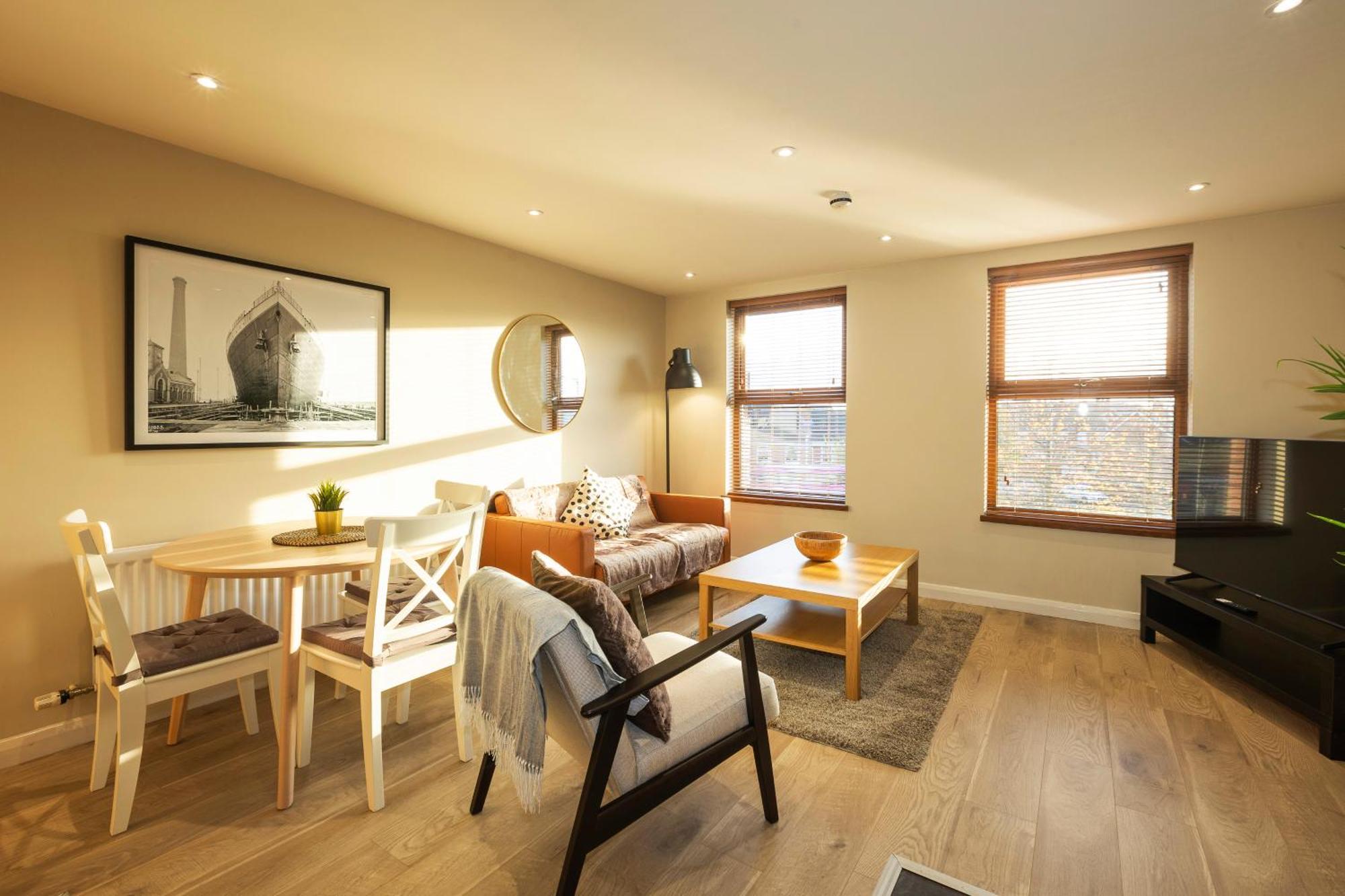 Apartment The Titanic -1bd Trendy Ap -gold Short Term Belfast