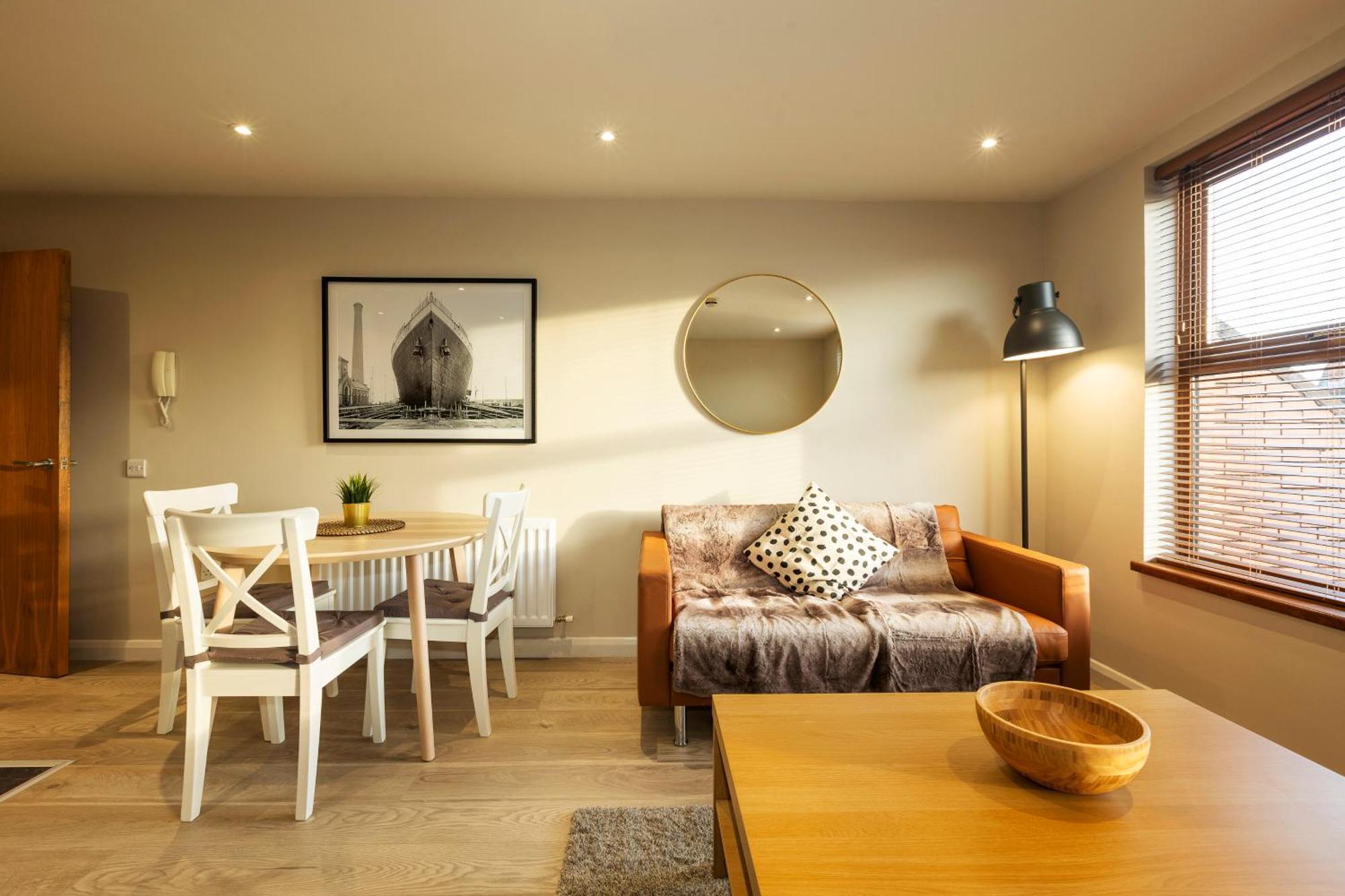 The Titanic -1bd Trendy Ap -gold Short Term Apartment