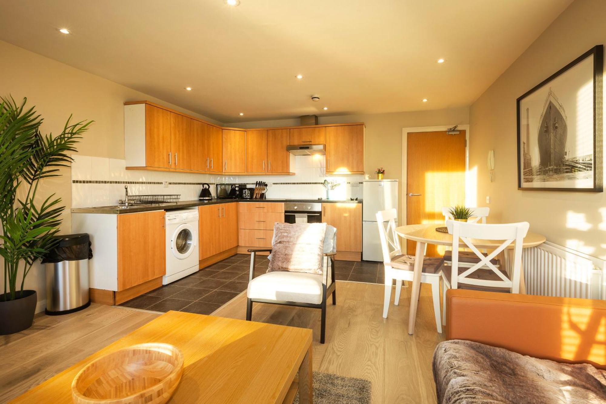 Apartment The Titanic -1bd Trendy Ap -gold Short Term *