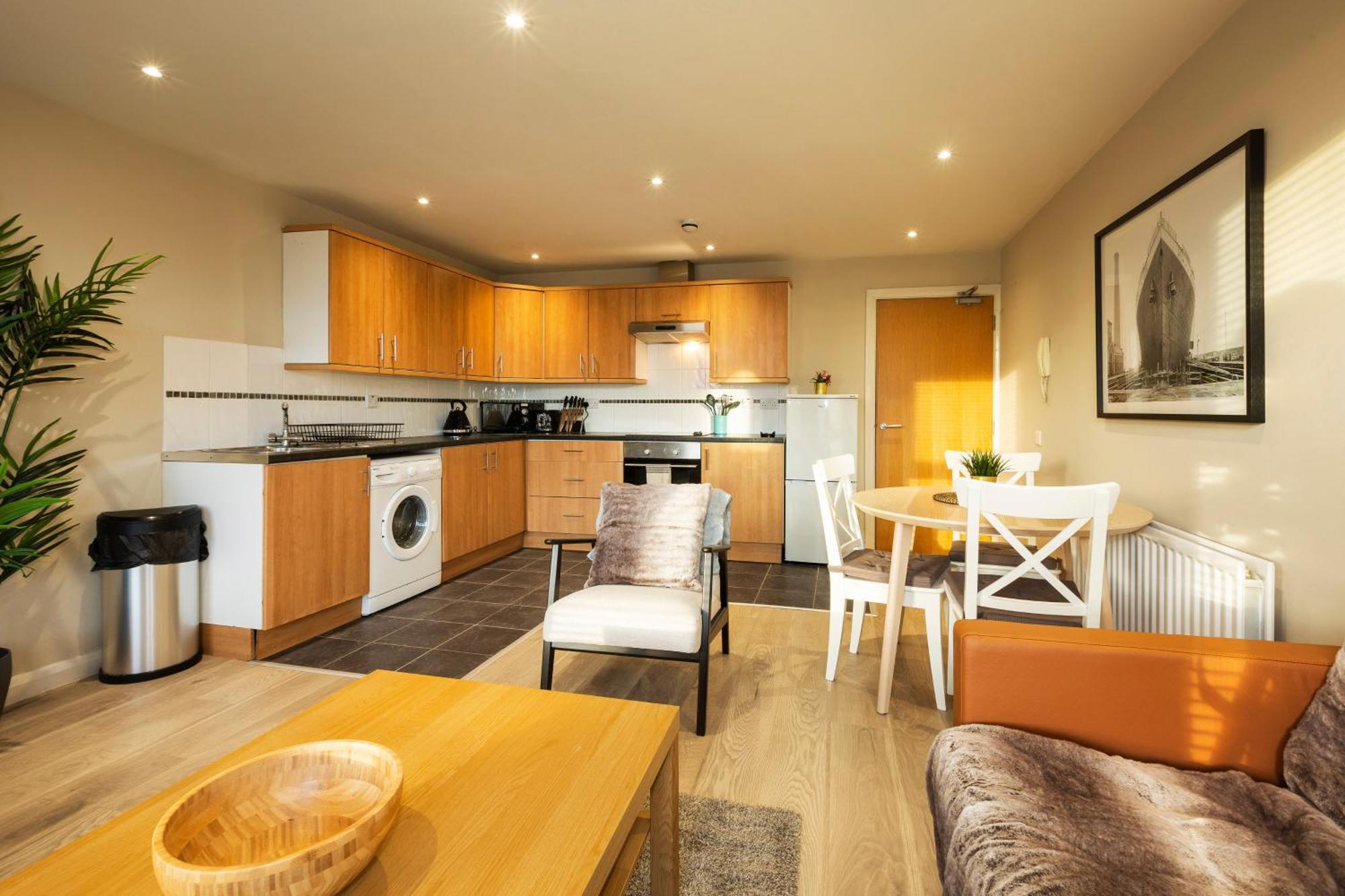 Apartment The Titanic -1bd Trendy Ap -gold Short Term Belfast