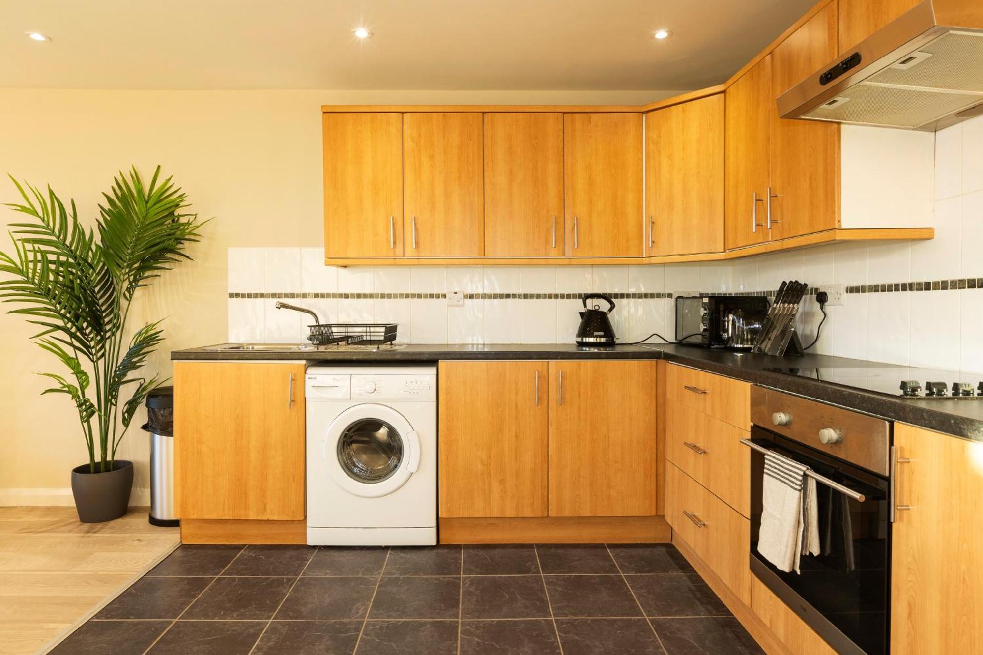 The Titanic -1bd Trendy Ap -gold Short Term Apartment *